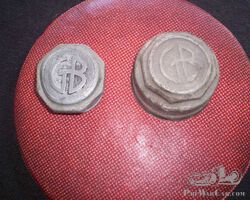 Unidentified hubcaps / hubs for Graham Brothers