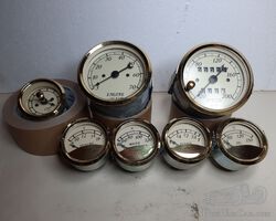 1 série de compteurs VDO neufs (prix 400€)
