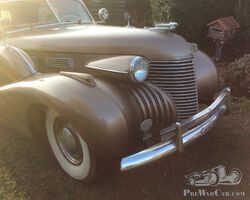 cadillac 1940 Sedan with Sidemounts