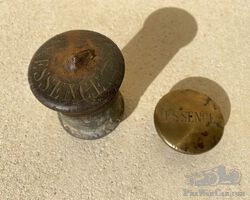 2 'Essence' cap (fuel caps)