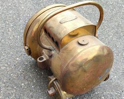 Phare autogenerateur OTO