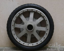 Roue Aluminium Bugatti Grand Prix de Lyon | OSENAT'RTS & CARS | Auction on April 16, 2023 - 14.00