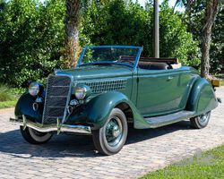 1935 Ford Model 48 De Luxe Roadster
