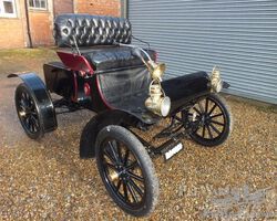 Oldsmobile 7 hp Curved Dash Runabout - VCC dated 1904