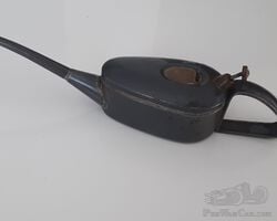 Burette à huile en métal