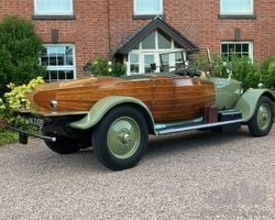 1925 Lanchester 40hp with spectacular Skiff bodywork.