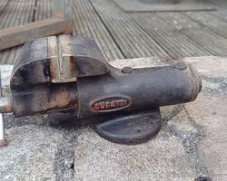 Original Bugatti Bebe Schraubstock aus den 1920er Jahren