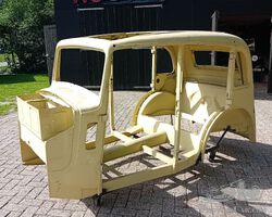 Wegens overcompleet Austin carrosserie en chassis, bouwjaar ongeveer 1934.