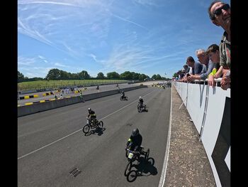 Team Jarrott at Montlhèry: return of tricycle racing in France