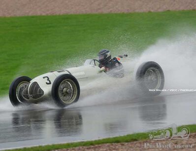 Into the wet (1938 ERA E Type)