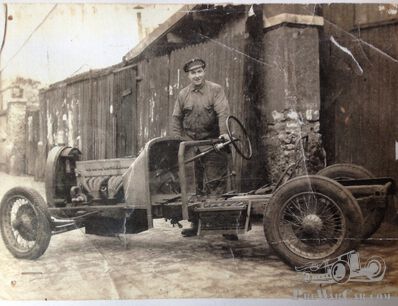 Bugatti type 38 Rousseau Special ? (Upd. Aston Martin Club Badge?)