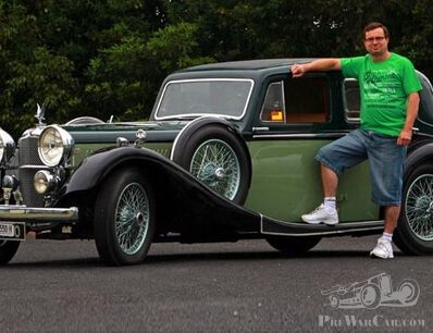 Founding Fathers of the Pre-war Salooning Club