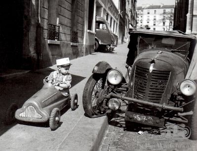 Little boy, big car mystery (update: Darmont 'Etoile de France')