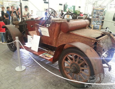 Well preserved Wolseley at Bangkok concours