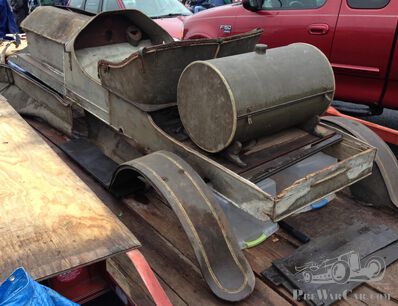 A Monday morning movie mystery? (update: photographer's prop car)