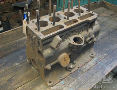 Mystery Block or Coffee Table? (update: postwar Standard)
