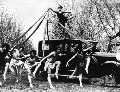 A Dancing Mystery ( UPDATE: 1927/28 Studebaker President or Commander?)