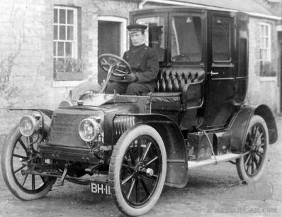 A Monday Mansion Mystery (UPDATE: 1903/04 Panhard et Levassor)
