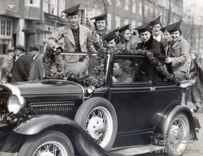 Students of Amsterdam (UPDATE: 1931 Model A Convertible Sedan 400-A)