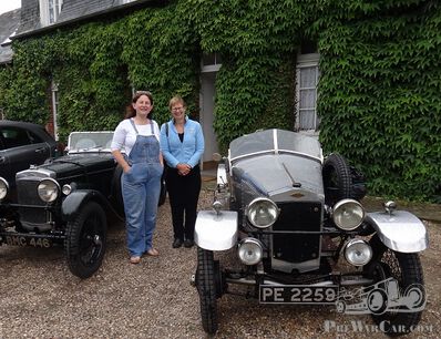 Chain-Gang Nash ladies drive 1000 miles in 24 hours.