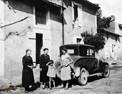 Three lady mystery car (update: Citroen B14 
