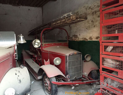 Mystery Firetruck in Kathmandu, Nepal (Upd.: Morros Commercial, or Fiat?)