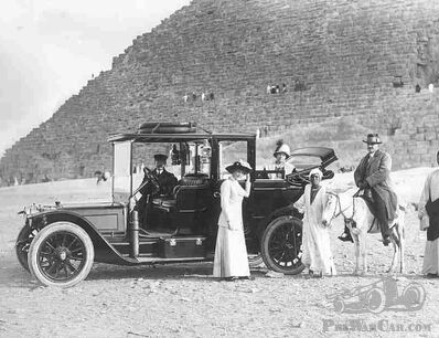 A Giza Tourist Mystery (update: Panhard & Levassor )