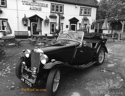 Out for a light breakfast with the MG Magnette