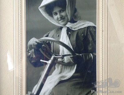'The Auto Girl' Mystery ( Update: + artist impression)