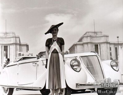 A date with Rétro Renault in Paris