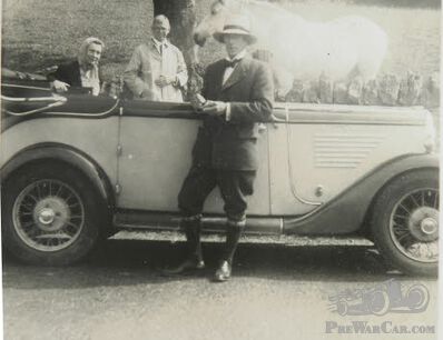 Mystery Monday: 5 photo's, many questions....