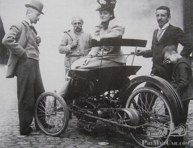 A pioneer Lady Driver - Lucie Dasse