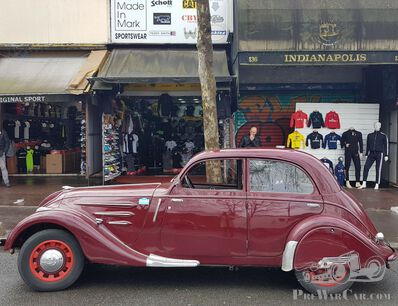 The French words for ‘Sports Saloon’: Peugeot 402 Légère