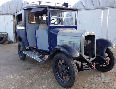 Restauration project of a 1933 London Taxi with rare Cape body