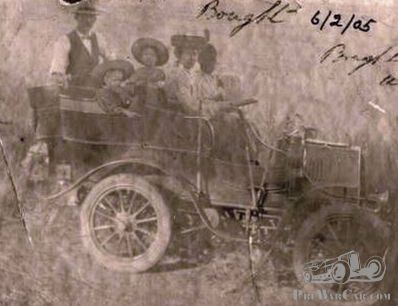 A lady in a 1905 Chenard et Walcker?