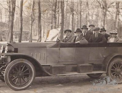 Mystery Tourer with Seven Hats and Caps