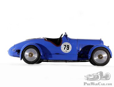Trick-or-treat in a 1929 Chenard & Walcker 1500 Grand Sport