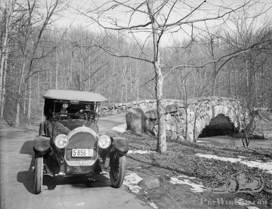 A winter tour, two familiar ladies and the Oldsmobile Sales Company