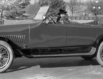 Miss Lillian Russell in her Pathfinder