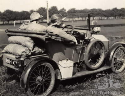 One PreWarCar, two ladies and three bags with potatoes