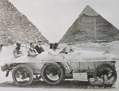 A mysterious PreWarCar in front of the pyramids