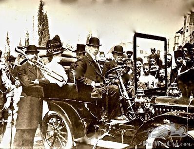 Sigmund Weinberg and Carl Carlmann in a Mystery car in Istanbul