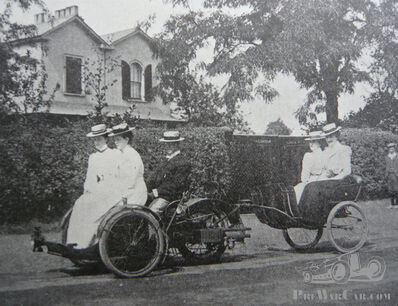 Bernard Percy - Peugeots and ladies