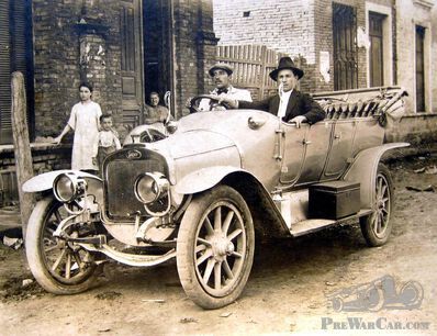 What is the make of this PreWarCar in Argentina?