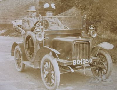 Any idea what make this PreWarCar can possibly be?