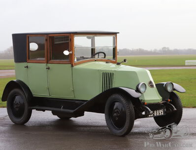 A Vintage Renault, back on the road