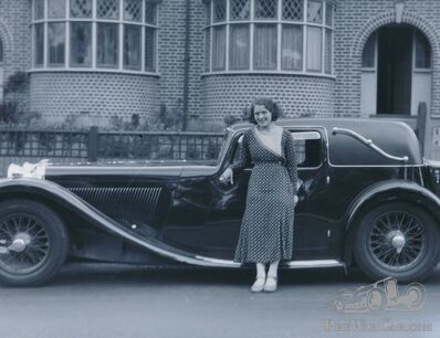 Help in identifying the PreWarCar with my Aunt