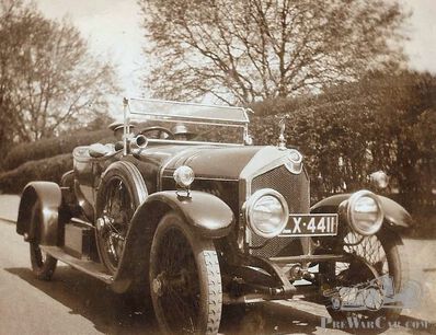 Looking for information on LX-4411 – a Crossley with my grandmother in the passenger seat