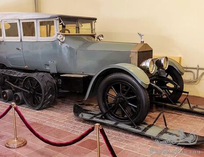 De Tsaar en zijn Rolls-Royce op rupsbanden