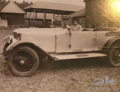 Identify car in old family picture